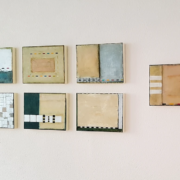 Mehrere Bilder des Zyklus Found Places hängen in der Galerie Interart