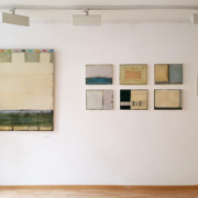 Mehrere Bilder des Zyklus Found Places hängen in der Galerie Interart